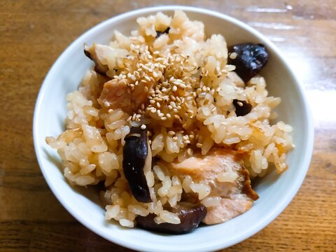 鮭と椎茸の味噌炊き込みご飯
